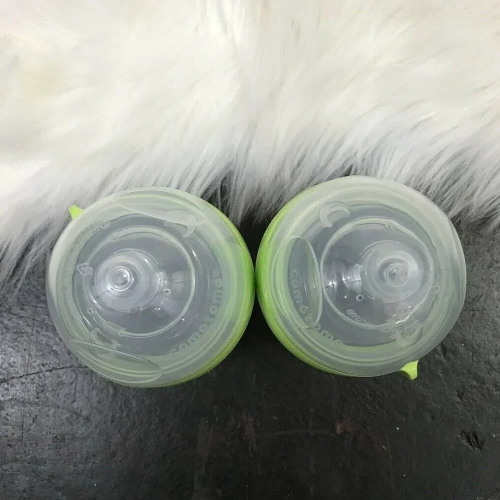 Comotomo lot of 2 Green 5 oz Bottles